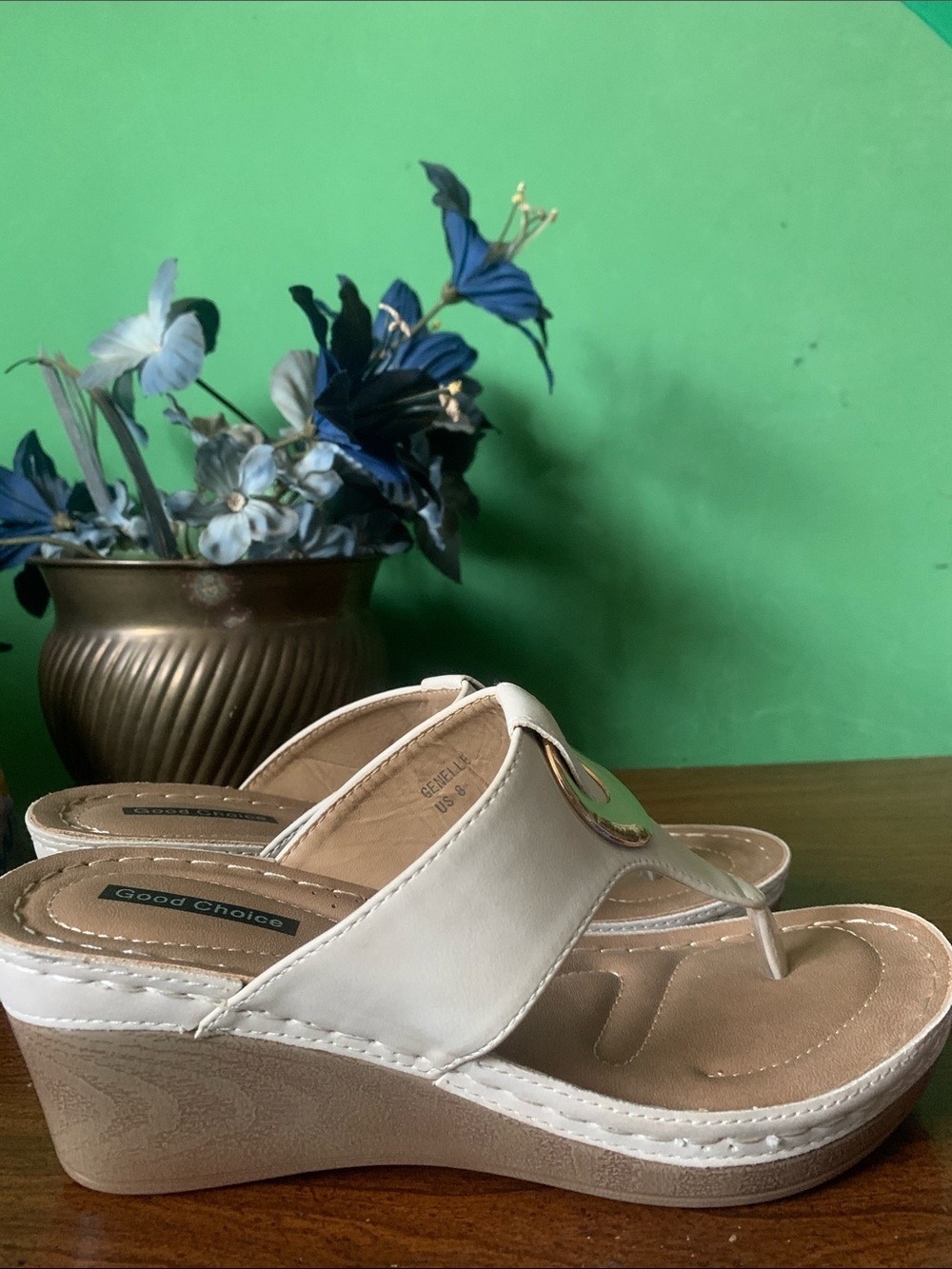 NWOT Good Choice Size 8/38 Cream Gold Buckle Wedge Sandals - Picture 5 of 7
